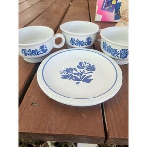 Vintage Pfaltzgraff‎ Yorktowne Mugs And Saucer Set Of 4
